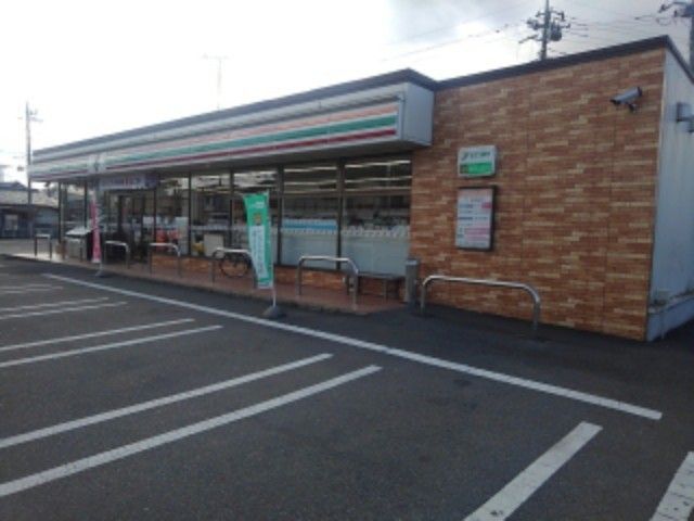 近くのセブンイレブン貝沢町店まで450m（徒歩6分）