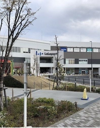 近くのららぽーとまで3,300m（徒歩42分）