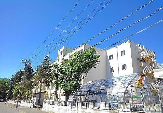 近くの福井野小学校まで600m(徒歩8分)