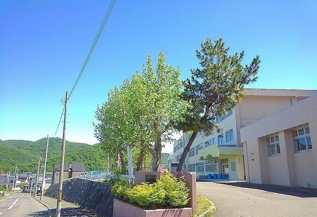 近くの福井野中学校まで270m(徒歩4分)