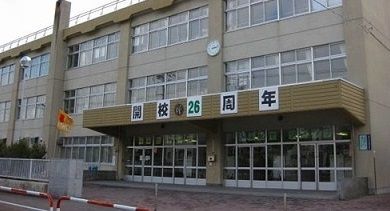 近くの清田緑小学校まで1,000m（徒歩13分）