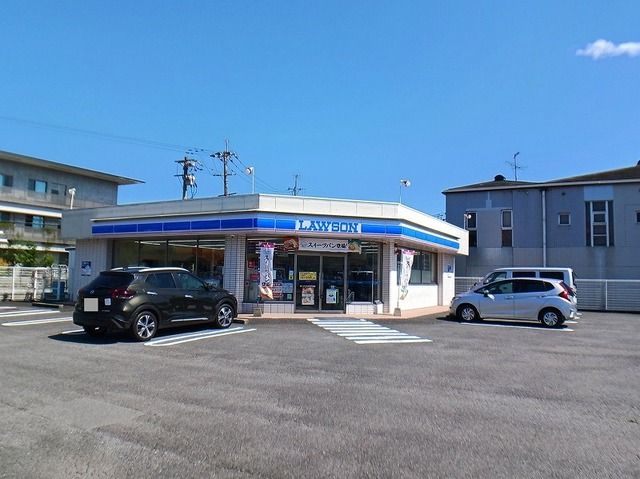 近くのローソン　中戸次店まで400m（徒歩5分）