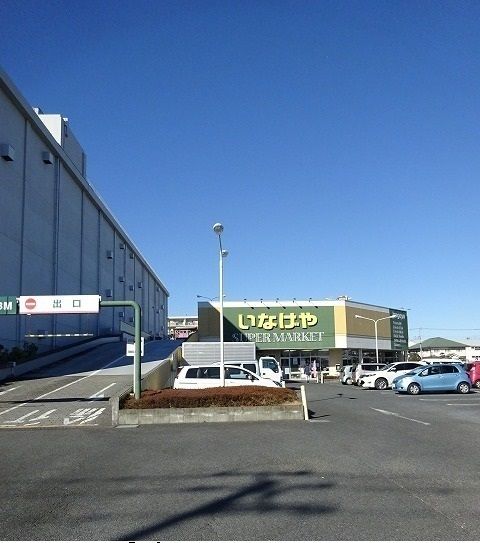 近くのスーパーまで700m（徒歩9分）