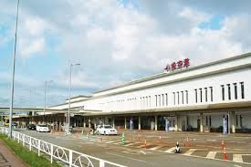 近くの小松空港まで4,200m（徒歩53分）