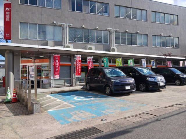 近くの前原郵便局まで700m（徒歩9分）