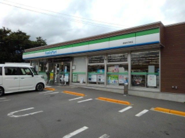 近くのファミリーマート須坂村石町店まで300m（徒歩4分）