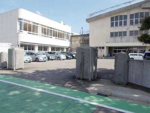 近くの中学校まで750m（徒歩10分）