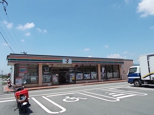 近くのセブンイレブン玉名寺田店まで530m（徒歩7分）