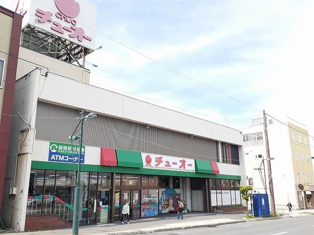 近くのチュウオースーパーまで700m(徒歩9分)