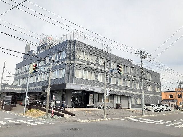 近くの留萌記念病院まで450m(徒歩6分)