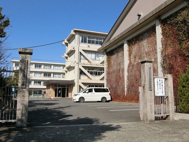 近くの大垣市立荒崎小学校まで850m(徒歩11分)