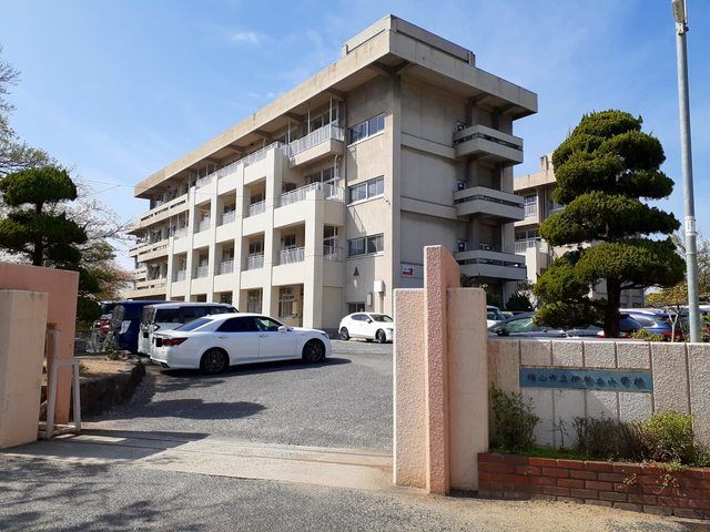 近くの福山市立伊勢丘小学校まで1,100m（徒歩14分）