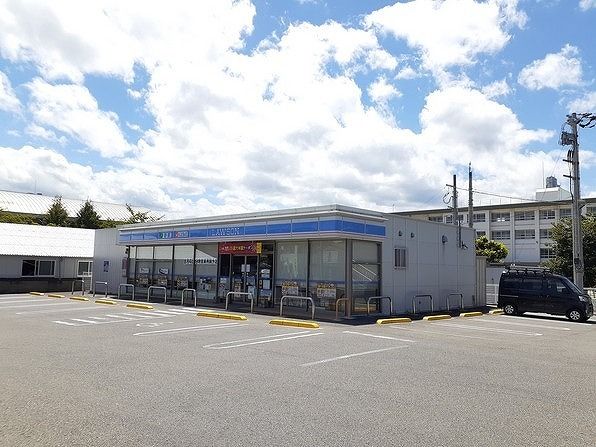 近くのローソン西垣生店様まで800m（徒歩10分）
