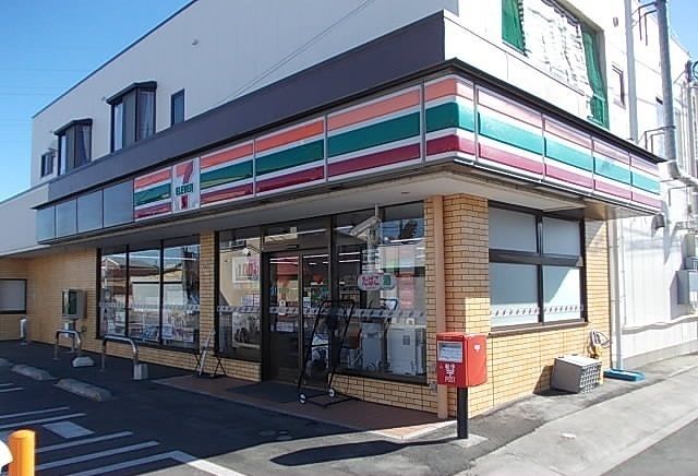 近くのコンビニまで160m（徒歩2分）
