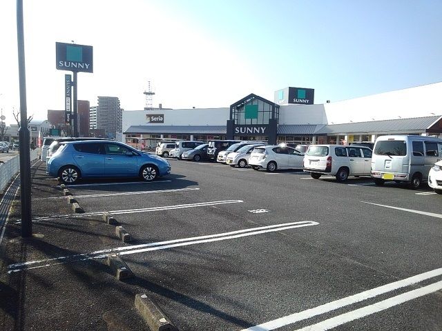 近くのサニーちくご店まで500m（徒歩7分）