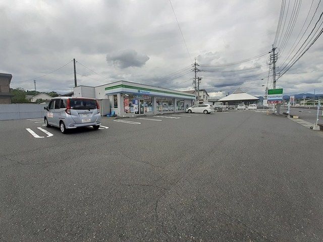 近くのコンビニまで400m（徒歩5分）