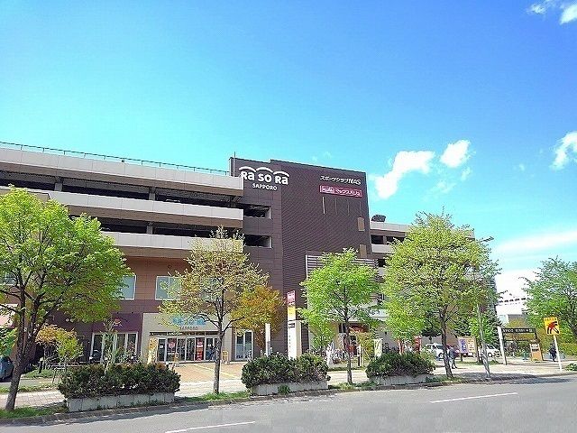 近くのスーパーまで800m（徒歩10分）