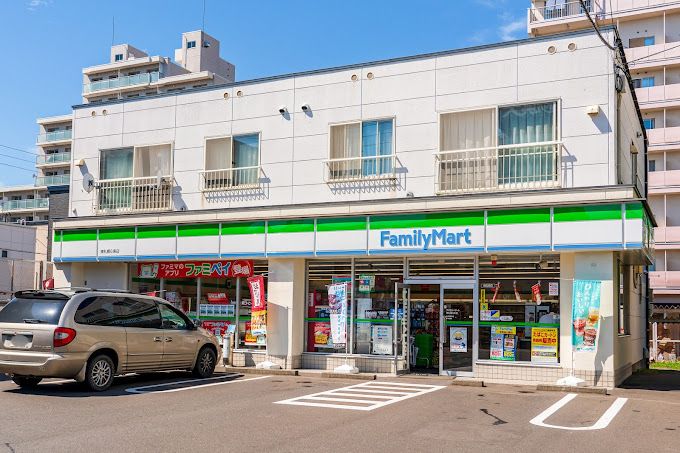近くのコンビニまで200m（徒歩3分）