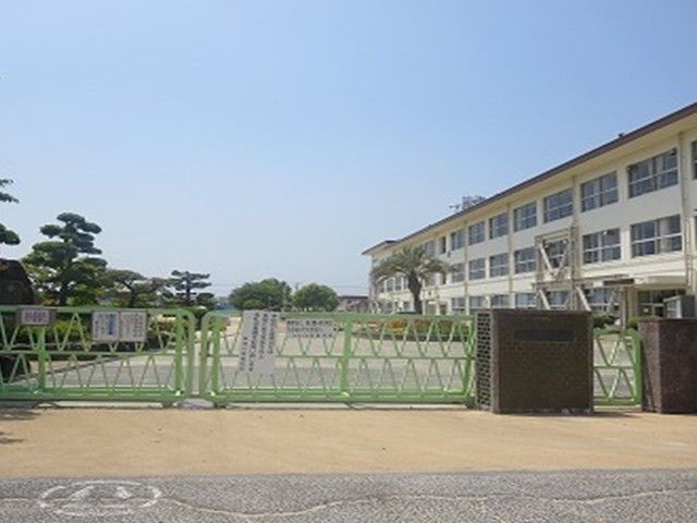 近くの中州小学校まで950m(徒歩12分)