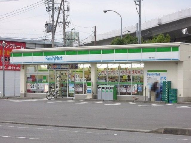 近くのコンビニまで450m（徒歩6分）