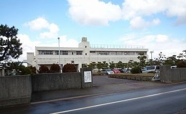 近くの吉田北小学校まで500m(徒歩7分)