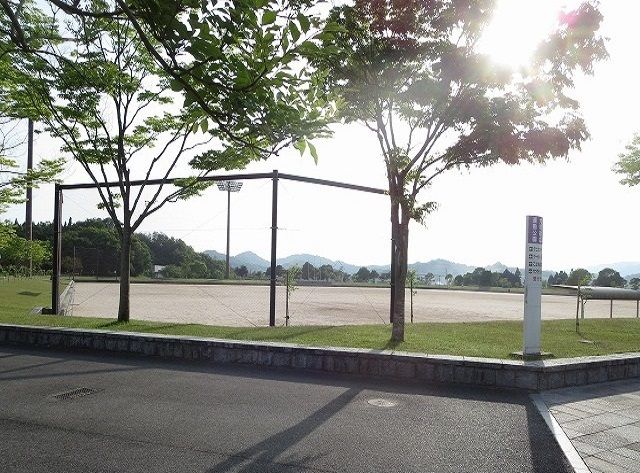 近くの大和総合運動公園まで900m（徒歩12分）