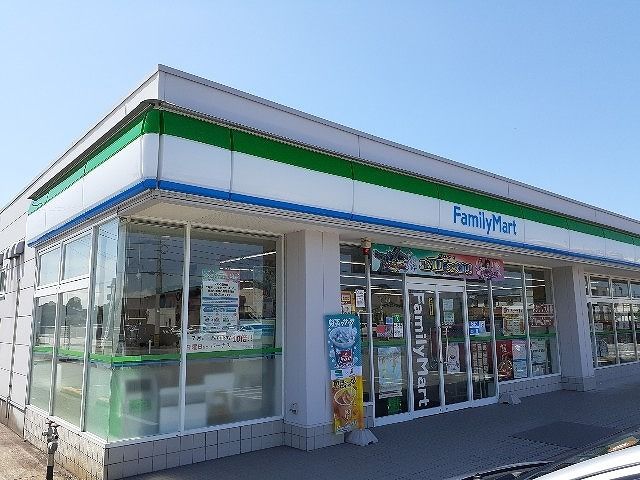 近くのファミリーマート才覚寺店まで700m（徒歩9分）