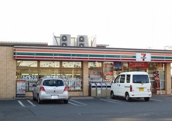 近くのセブンイレブンまで900m（徒歩12分）