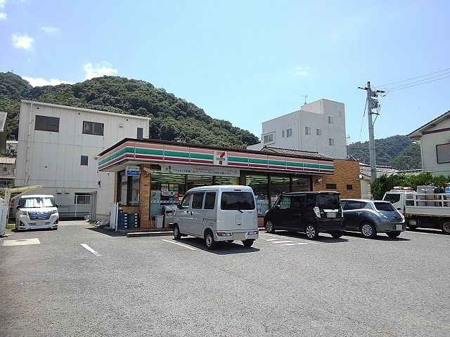 近くのセブンイレブン三原宗郷店まで550m（徒歩7分）