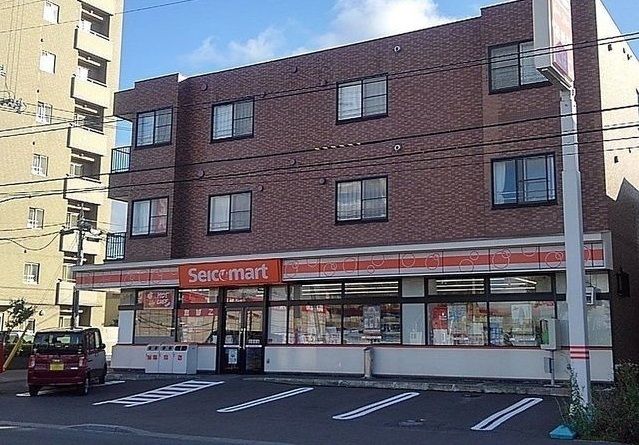 近くのセイコーマートまで100m（徒歩2分）