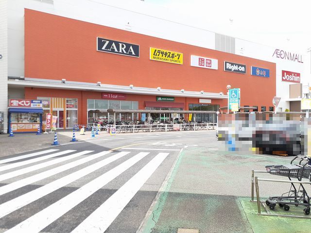 近くのスーパーまで2,400m（徒歩30分）