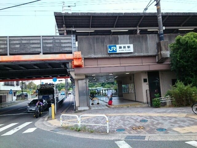近くの藤阪駅まで950m（徒歩12分）