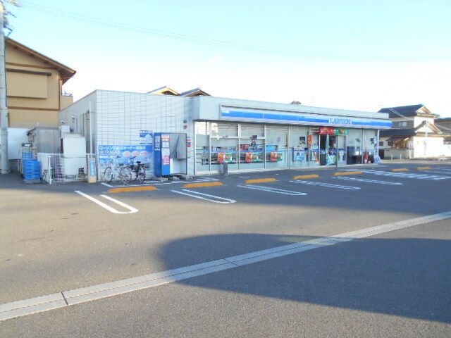 近くのコンビニまで600m（徒歩8分）
