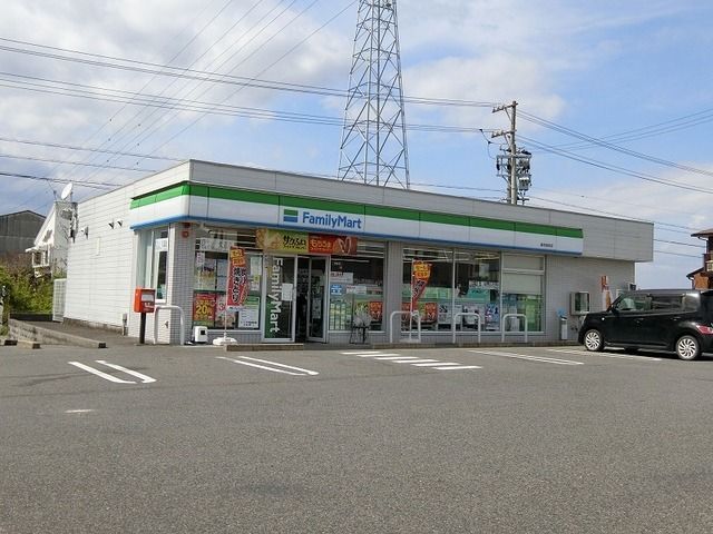 近くのコンビニまで600m（徒歩8分）