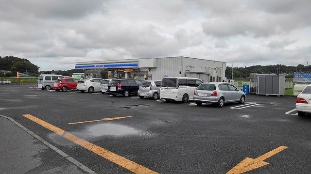 近くのローソンまで1,400m（徒歩18分）