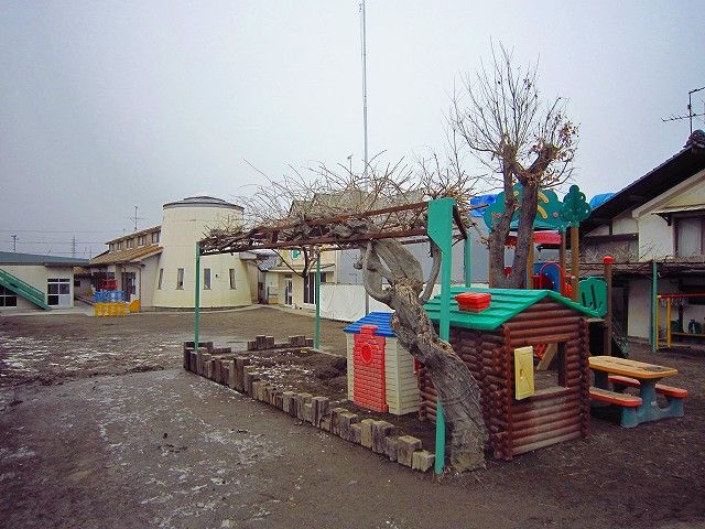 近くのあさま幼稚園まで1,800m（徒歩23分）