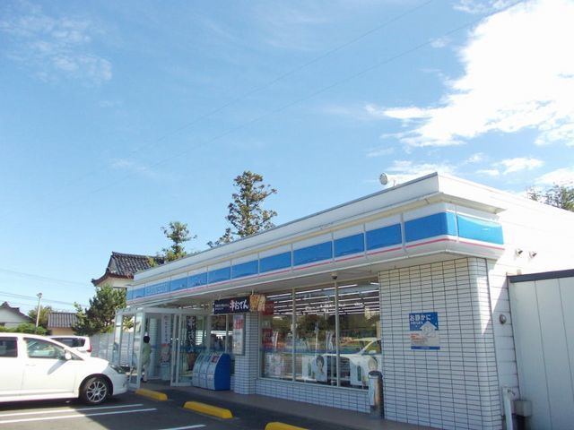 近くのローソン 本荘薬師堂店まで300m(徒歩4分)