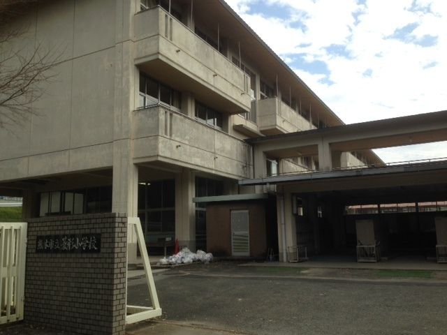 近くの菱形小学校まで750m(徒歩10分)