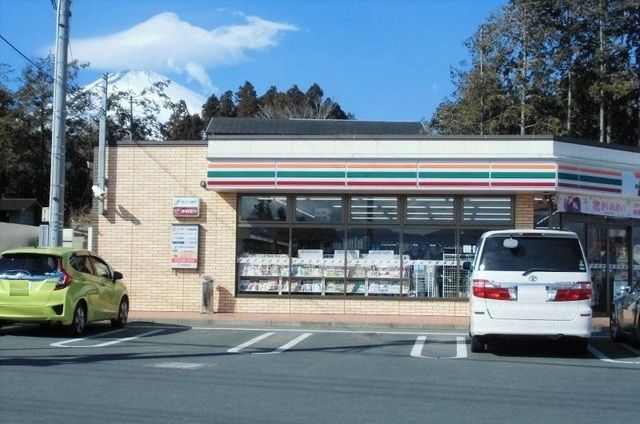 近くのセブンイレブン御殿場杉名沢北店まで1,800m（徒歩23分）