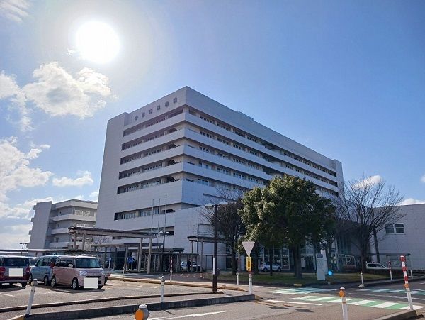 近くの小松市民病院まで2,200m（徒歩28分）
