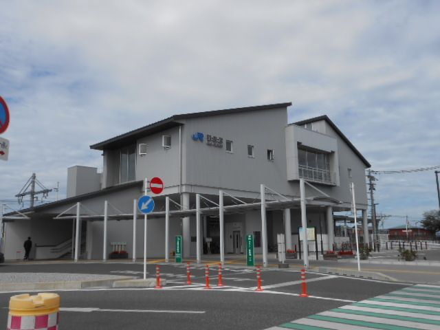 近くのJR稲枝駅まで460m（徒歩6分）