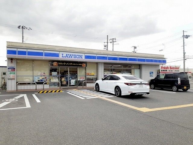 近くのローソン平田店まで600m（徒歩8分）