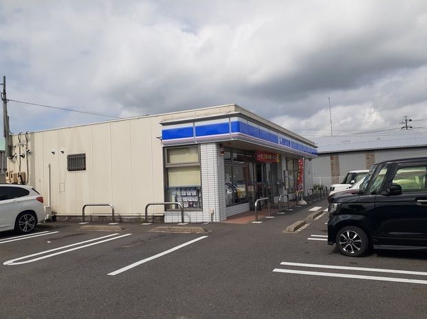 近くのコンビニまで1,200m（徒歩15分）