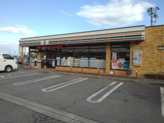 近くのセブンイレブン篠ノ井塩崎店まで1,500m(徒歩19分)