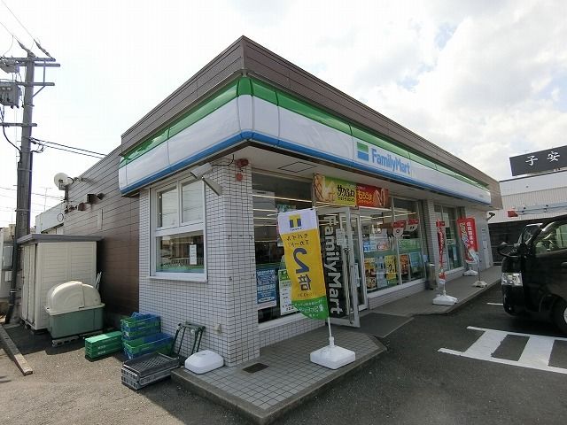 近くのファミリーマート 大垣安井町店まで350m（徒歩5分）
