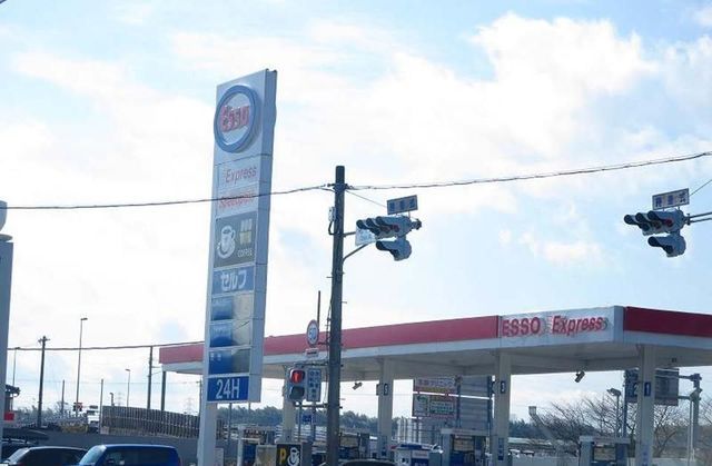 近くのガソリンスタンドＥＳＳＯまで500m（徒歩7分）