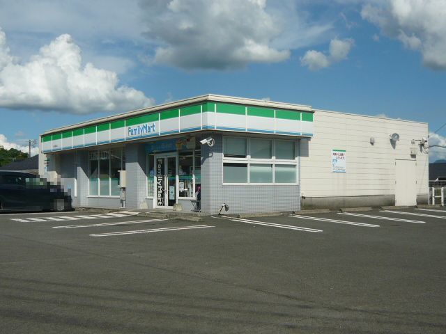 近くのファミリーマートさつま轟町店まで240m(徒歩3分)