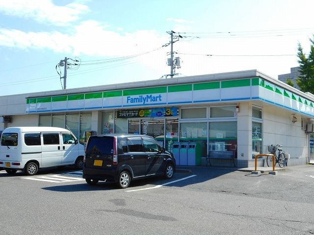 近くのファミリーマート笠岡市民病院前まで300m（徒歩4分）