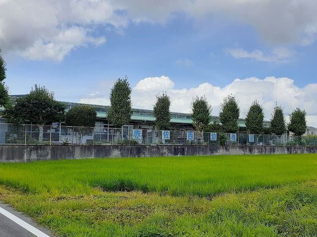 近くの浜松市立赤佐西幼稚園まで750m（徒歩10分）