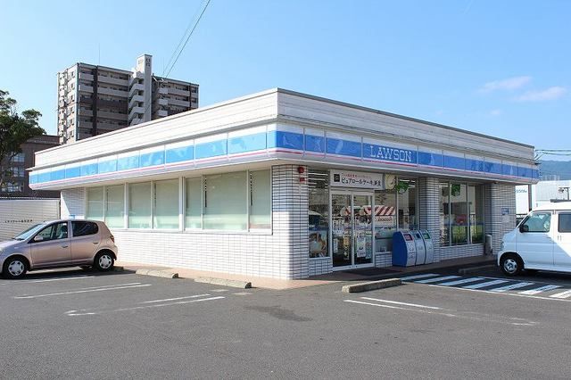 近くのローソン 伊万里駅前店まで580m(徒歩8分)